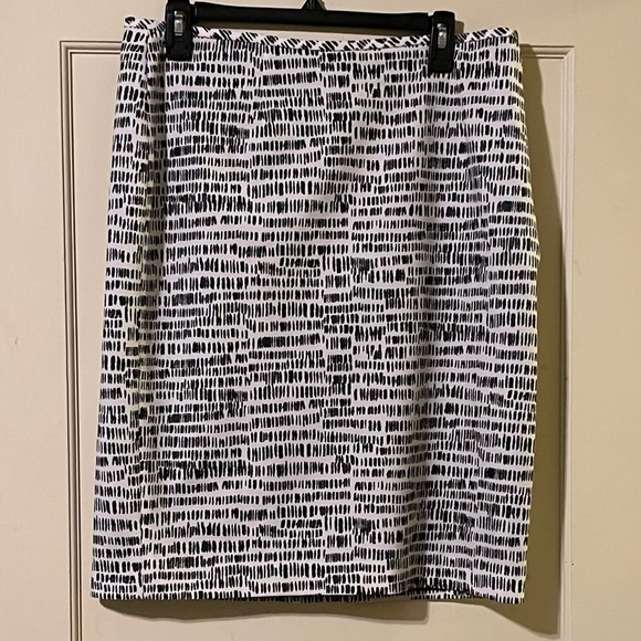 Calvin Klein Dresses & Skirts - Calvin Klein Black and white abstract print skirt. Great condition. Size 12.